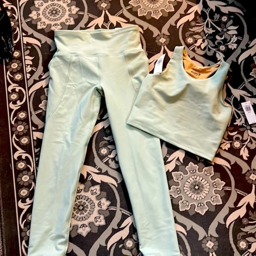 Little girls, Old Navy, workout outfit, size 6–7 new